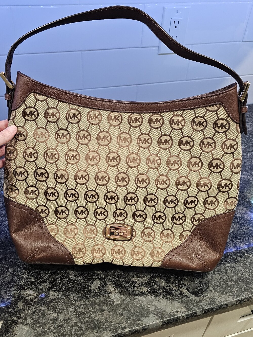 Michael Kors Millbrook Signature Logo  Large Shoulder Bag.